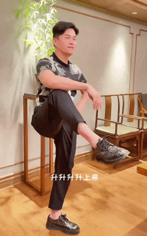 一种a叫做吕良伟的"西装杀",67岁生图状态超能打!_健身_身体_锻炼