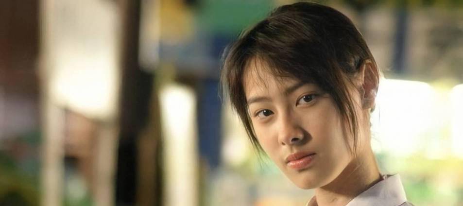 相貌出众的梁洛施让英皇如获至宝,培养出谢霆锋,twins,容祖儿等巨星的