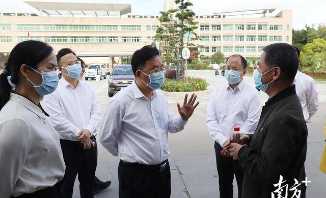 李龙飞:从严从细抓实各项防控措施守护人民群众生命安全_工作_信宜