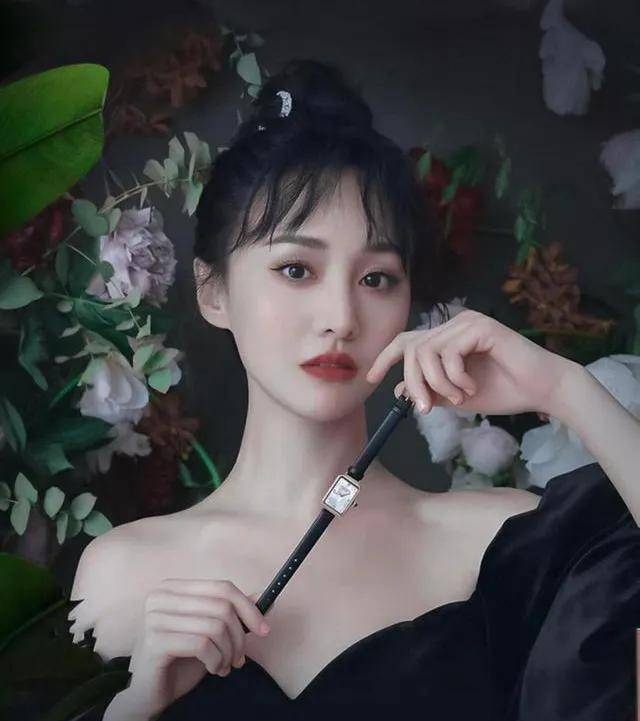 郑爽张恒上美国电视台,张恒英语贼溜,配图错放成唐嫣罗晋婚纱照_阿恒