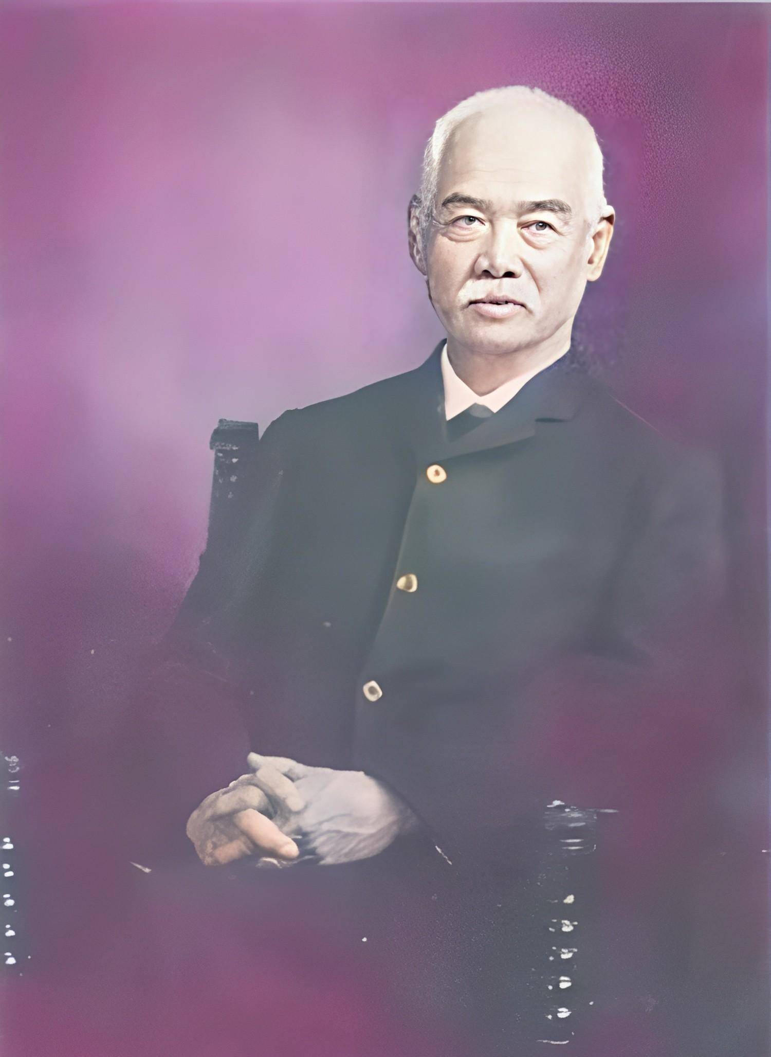 辜鸿铭在西餐厅吃饭,俩北大生用英文嘲讽,他的回复令俩学生羞愧_中国