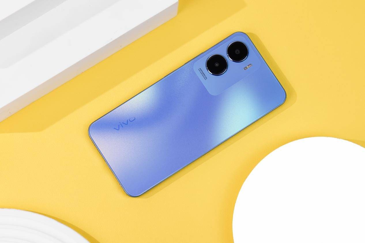 时尚配色扣人心 vivo y35高颜值实力派解锁新年新体验_手机_用户_外观