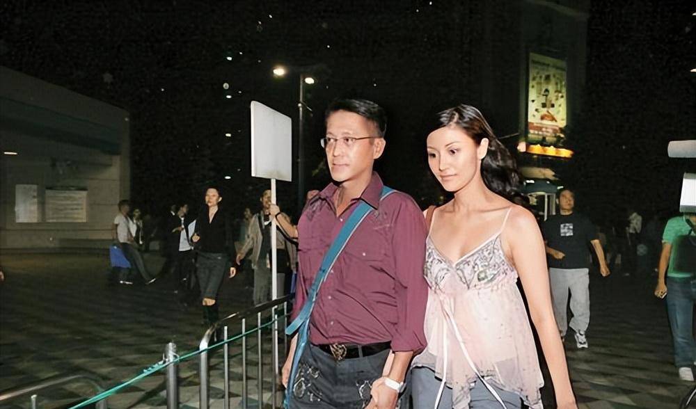 李嘉欣李嘉明:长相迥异各有心机,大龄嫁豪门,皆因善使手段逼婚_许晋亨