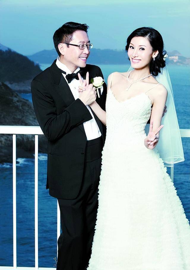 李嘉欣李嘉明:长相迥异各有心机,大龄嫁豪门,皆因善使手段逼婚_许晋亨