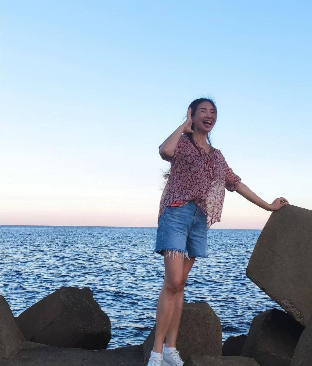 深夜炮轰湖南卫视美女导演,周燕妮被网友们骂惨了_骂人_年龄_美国