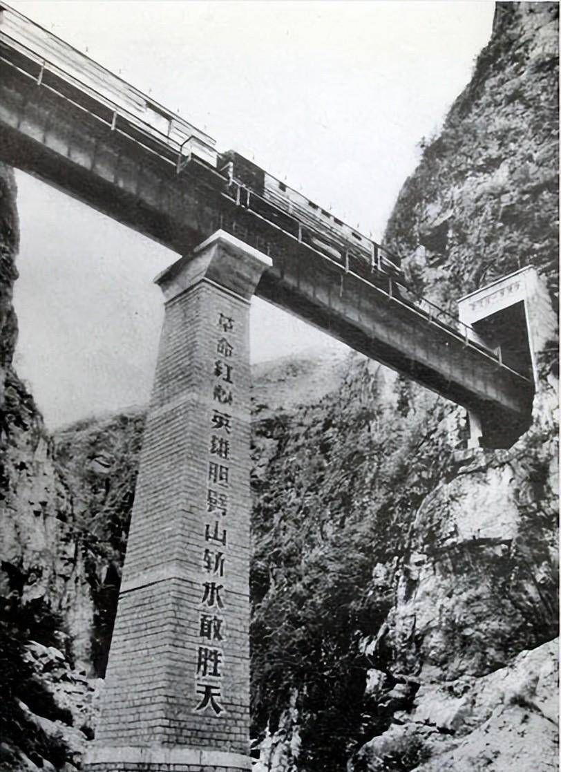 铁道兵熊汉俊被埋于桥柱,火车经过为其鸣笛30秒,真相到底如何?