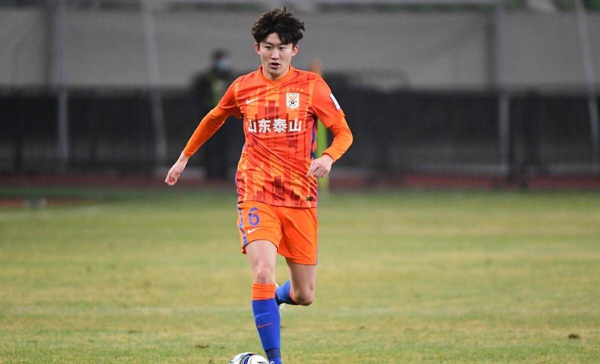童磊若加盟,泰山如虎添翼,"费莱尼问题"迎刃而解_进攻_右后卫_右路