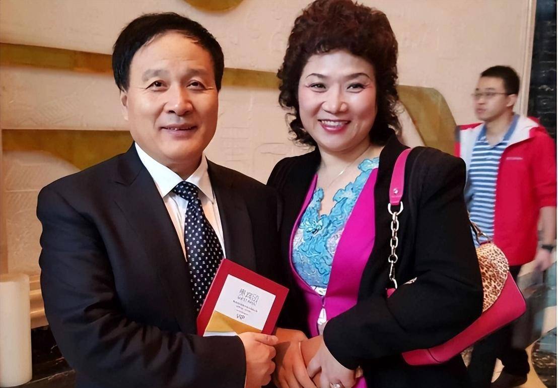 低调上海女首富:40岁成寡妇,继承70亿,14年又赚310亿_陈金霞_魏东