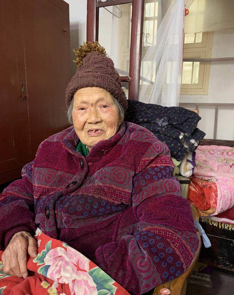 109岁女兵收到旧照片,一眼认出哭成泪人:他是牺牲73年的丈夫_周秀莲