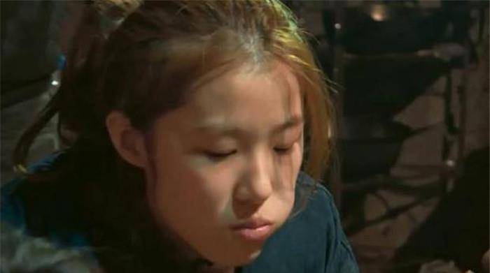 《变形计》16岁“巨婴”，吃饭要人喂，出行宾利代步，如今成这样_搜狐网