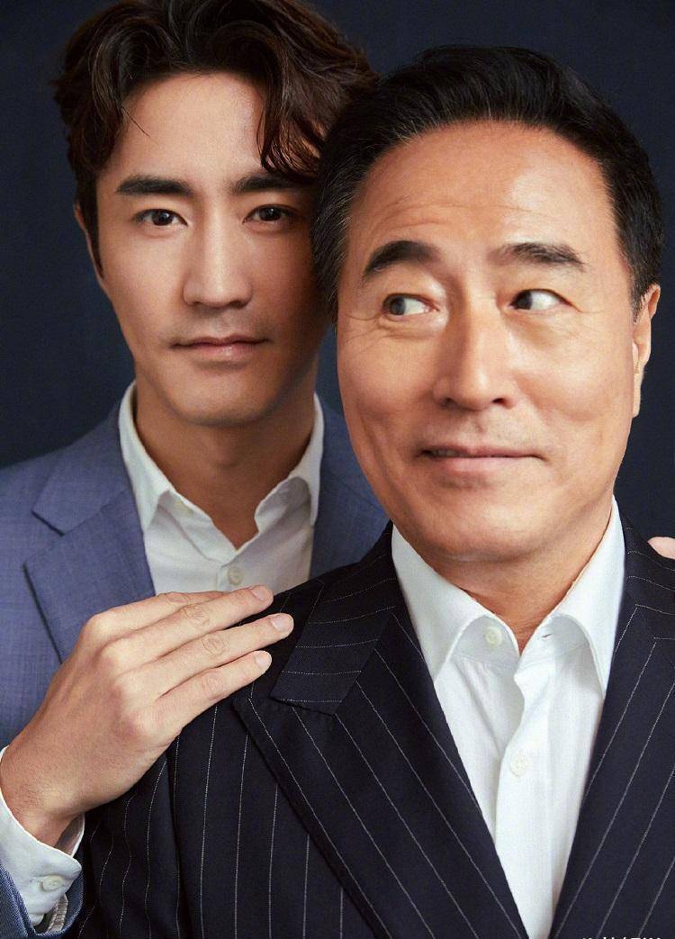 杨立新杨玏父子写真,长相像复制粘贴,这是什么神仙父亲小棉袄?
