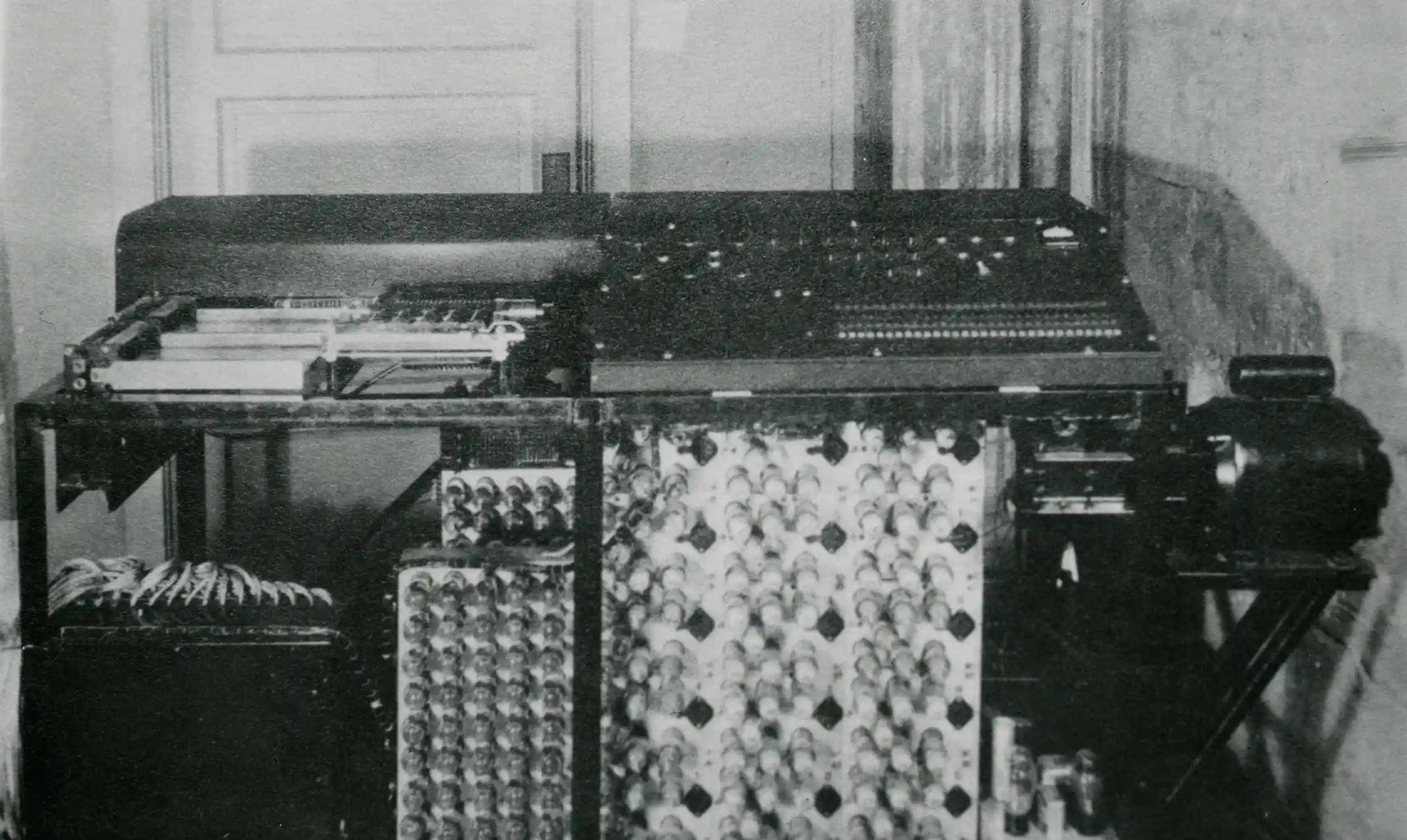 全世界第一台计算机，现代计算机的鼻祖，是谁？