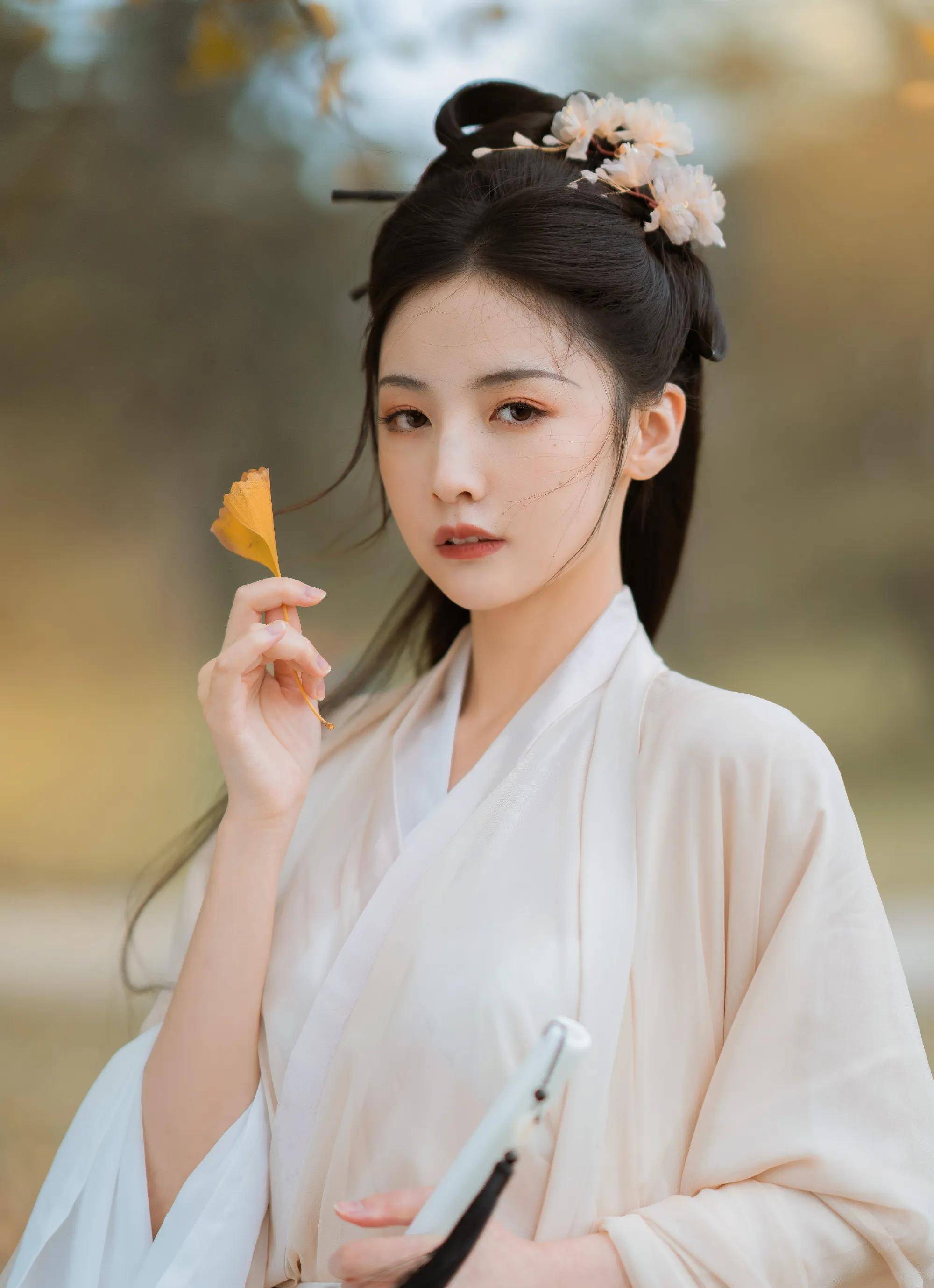 赵粤银杏树下古风写真,仙气飘飘,唯美浪漫,氛围感满满_少女_满树_袭素
