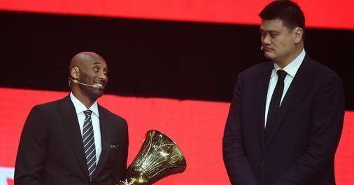 科比和姚明,易建联的合照火了,科比照出了1.6的感觉_波兰_中国_实力