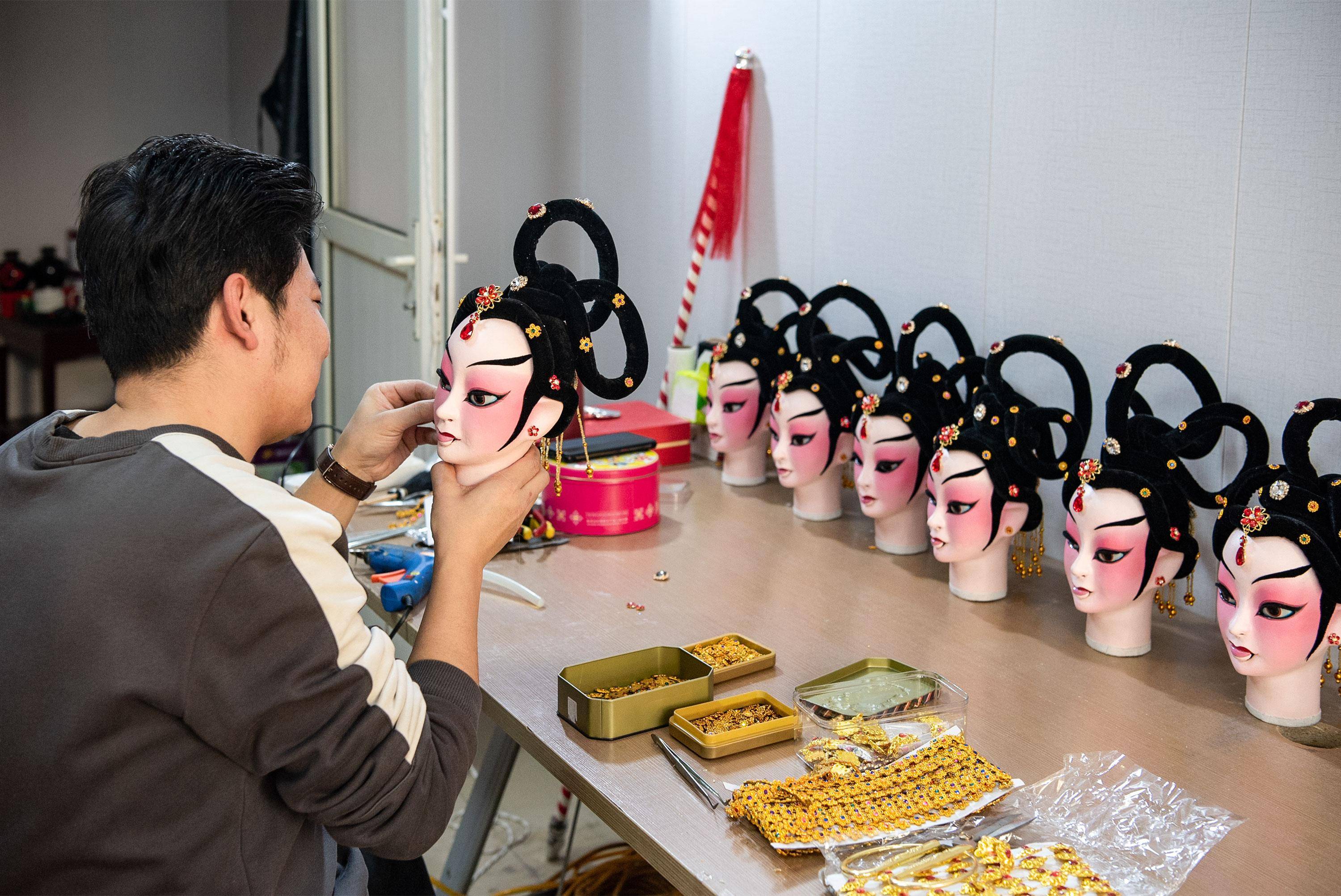 孝义:匠心传承"偶"塑灵魂_王茂伟_木偶戏_工艺美术