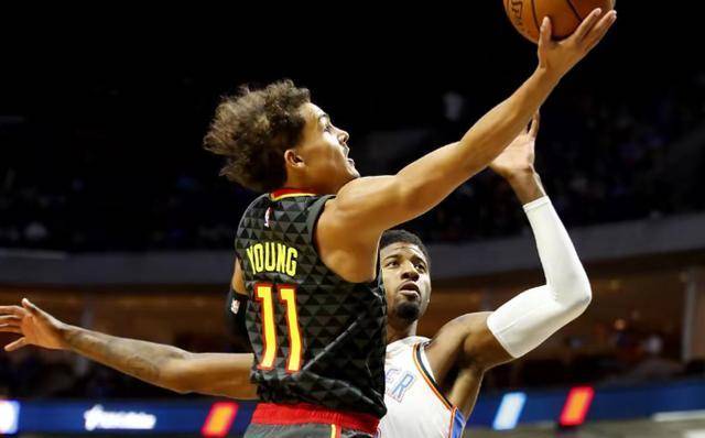 施罗德和帕特森相继命中三分,雷霆将比分追成12:11,特雷杨造犯规罚球