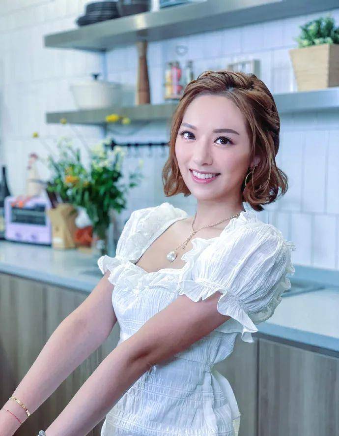 冯盈盈不甘被封拜金女,节目里为自己平反:是我辛苦工作换来的_游艇