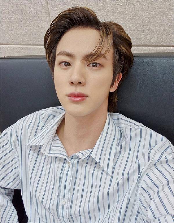 防弹少年团金硕珍一张自拍,令全球官方粉丝账号炸了锅!_jin_留言_视频