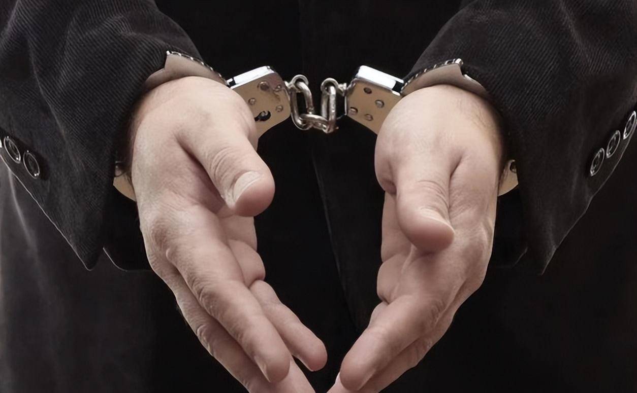 男子赌博输钱后花2万买凶杀妻,被抓后:我只是怕我老婆跟我离婚_李晓刚