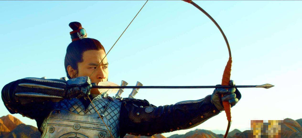 古代牧游骑兵骑着马射箭,非常的飒爽,战场上百步穿杨.