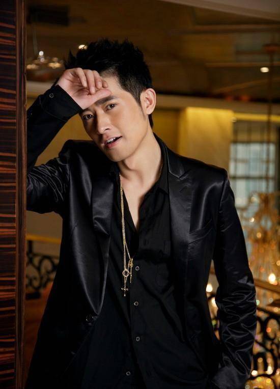 圈五大杂志之一,一线女星,当红小生都争相抢夺,但背后的老板是任泉?