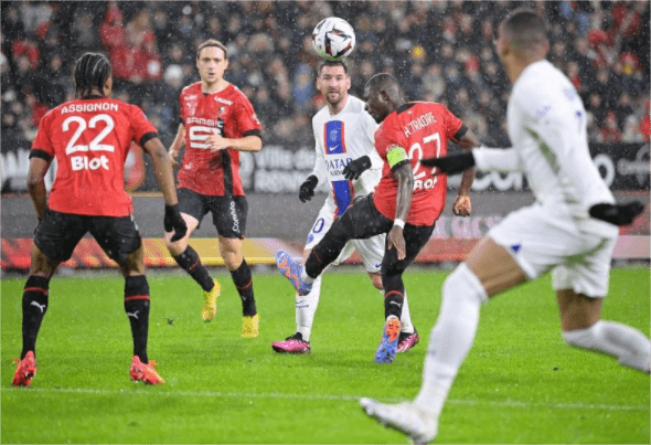 巴黎圣日耳曼客场1球小负雷恩,能否夺冠还说不准!_姆巴佩_梅西_机会