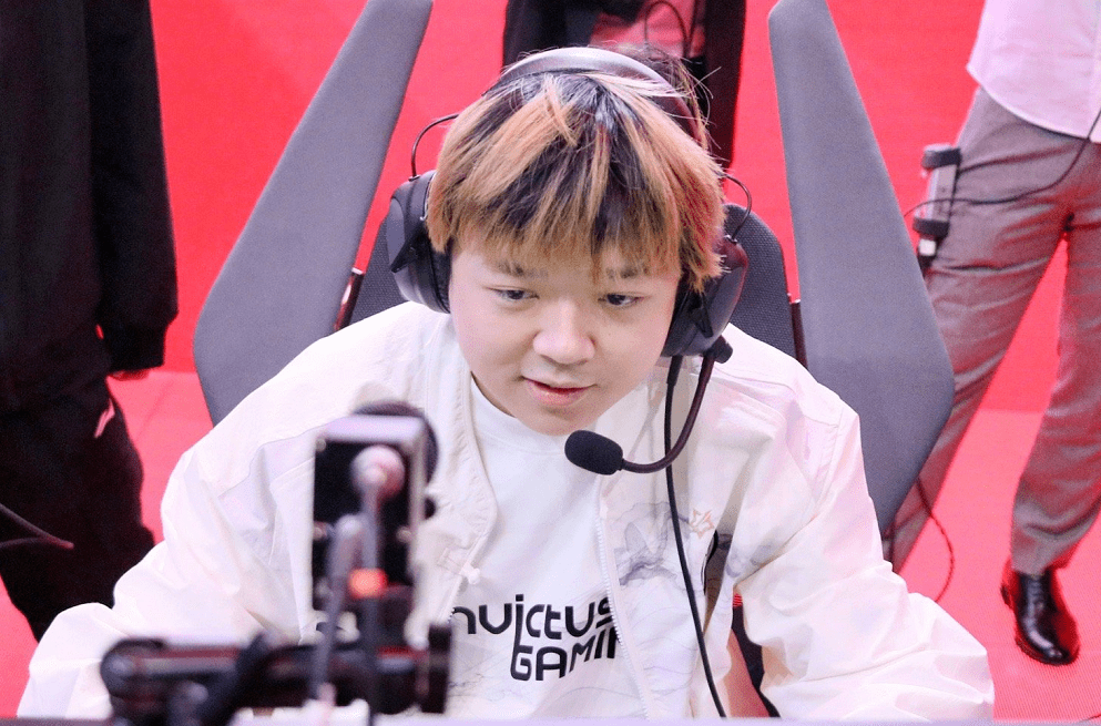 ig中单neny让人泪目?为"填坑"苦练一页瑞兹,首战拿下开门红!