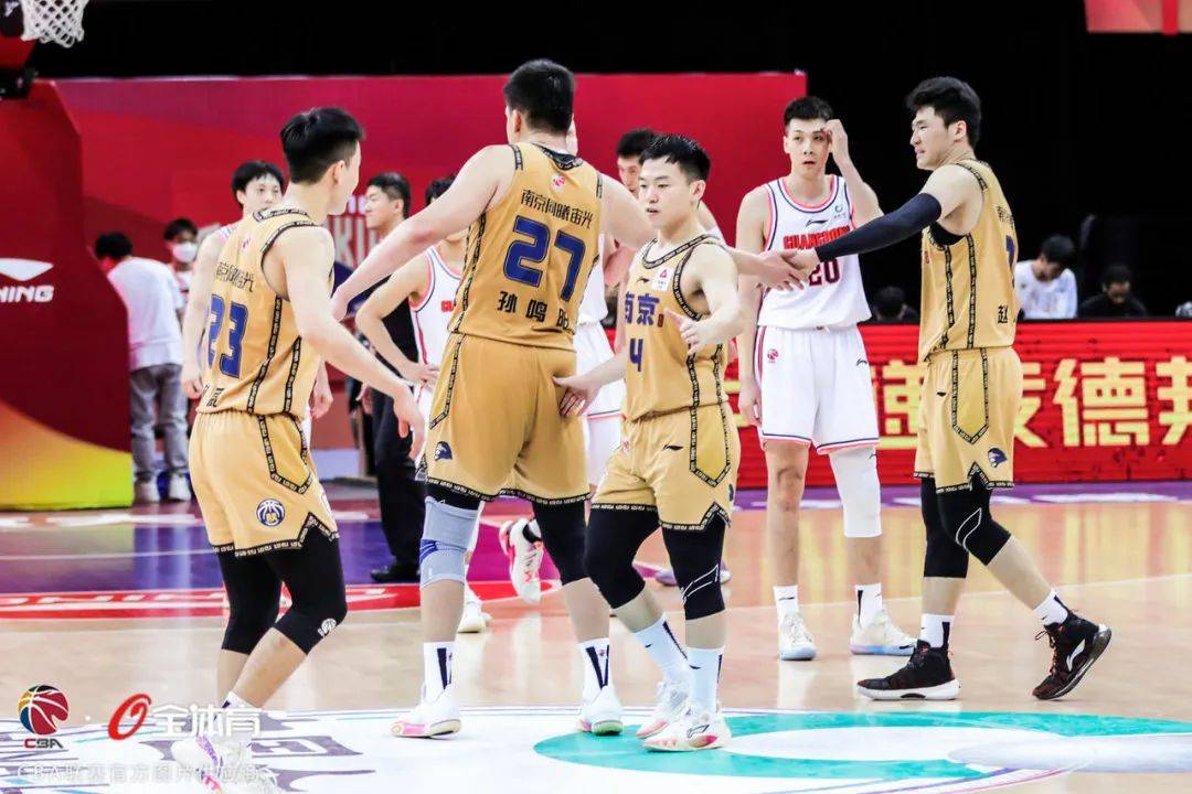 南京同曦宙光结束对阵广东东莞大益十八连败 南京同曦宙光110-99广东
