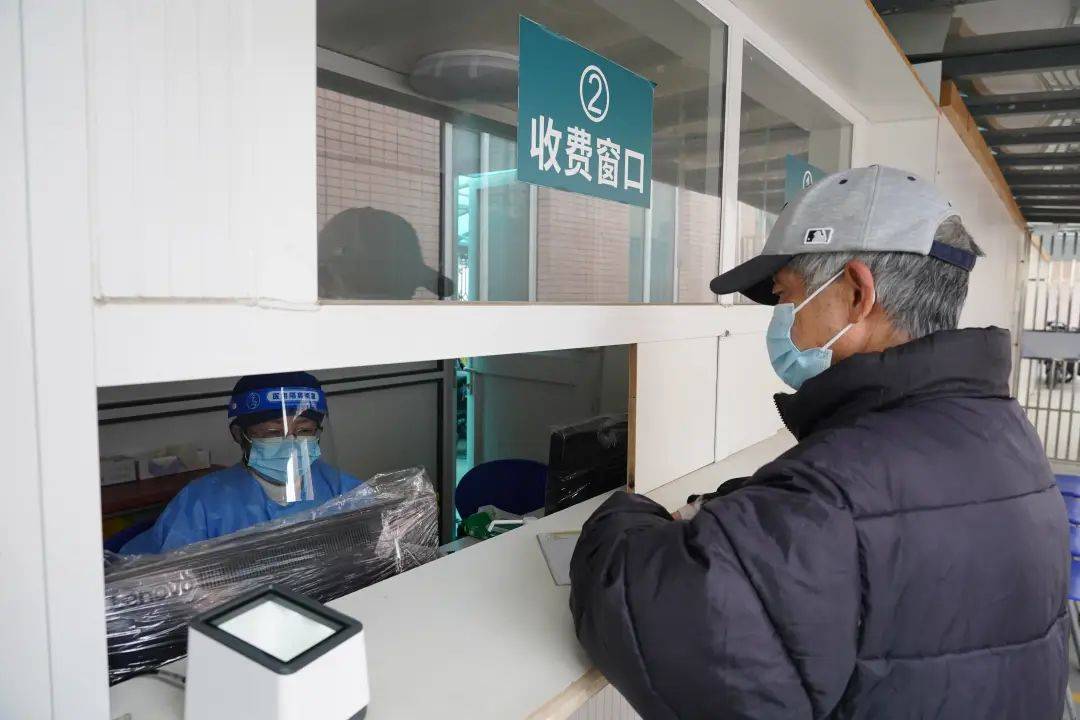 家门口的"发热哨点",新冠救治能力提升,成为患者就诊首选地_医生_服务