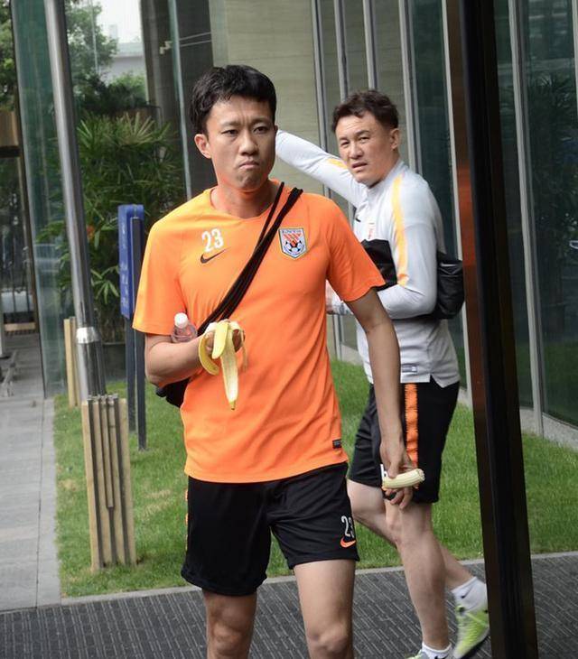 一场青春风暴正上演_李霄鹏_国安_进行