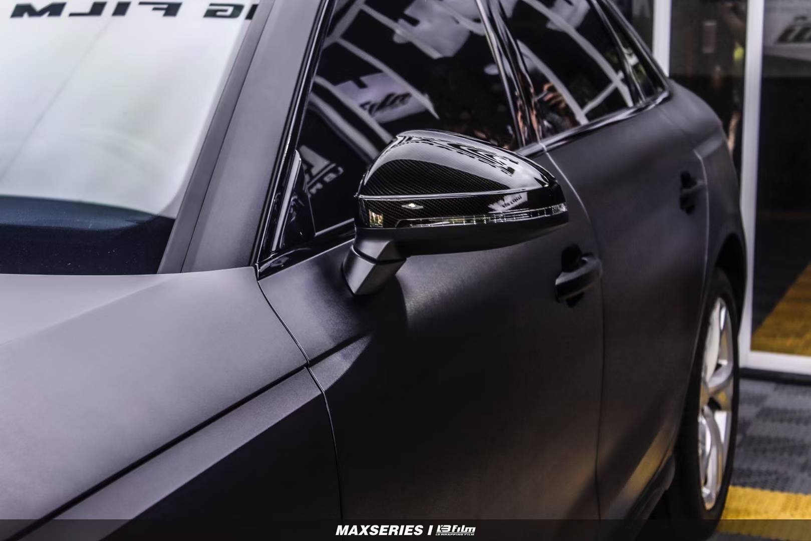 奥迪a4-lb改色膜磨砂黑,帅酷与优雅并存