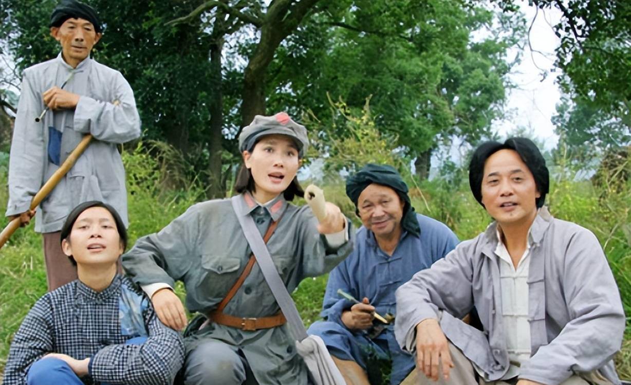 开拍后,虽然剧组的条件很艰苦,但她从不抱怨.