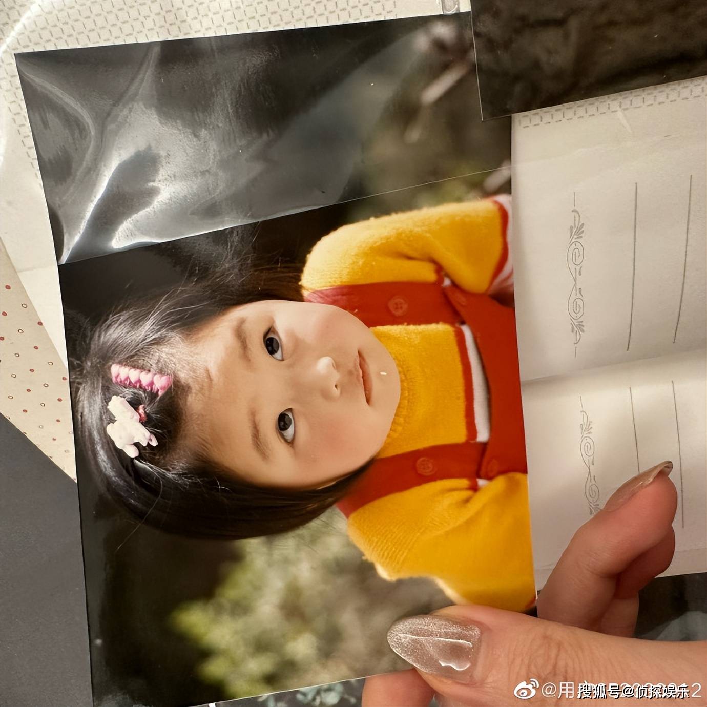 周扬青公开大量童年照,因整容变脸被嘲讽,本尊幽默回怼超自信_罗志祥