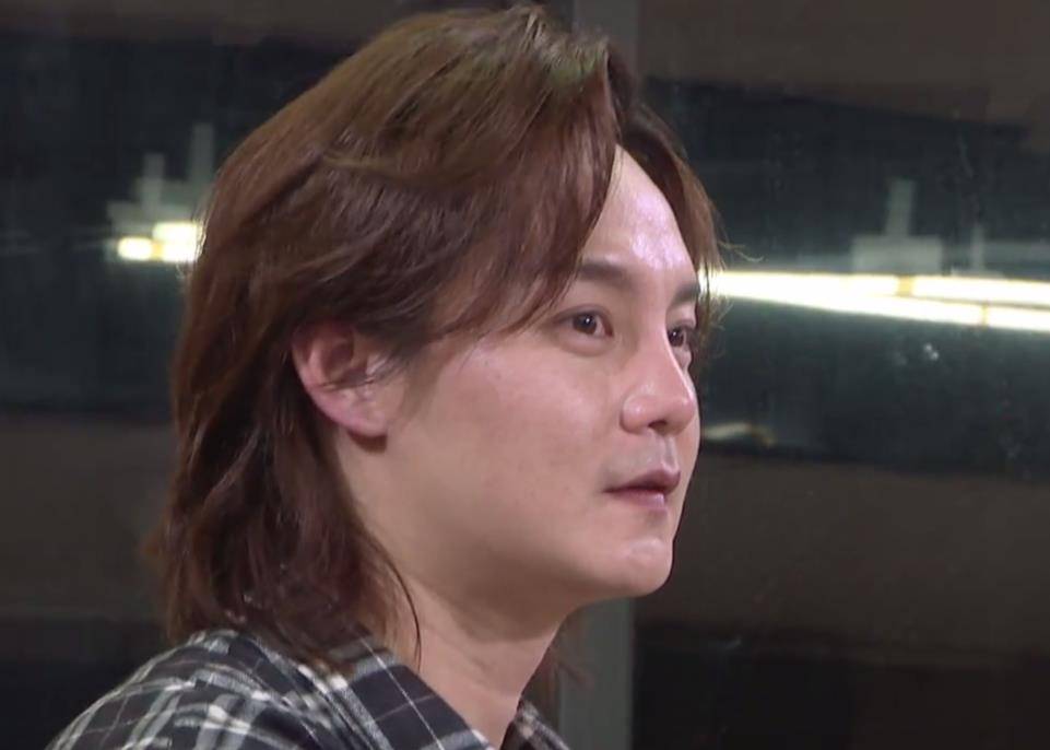 作为曾经的专业歌手,尹正在演唱时,依旧没找对调,因为章若楠一直没有