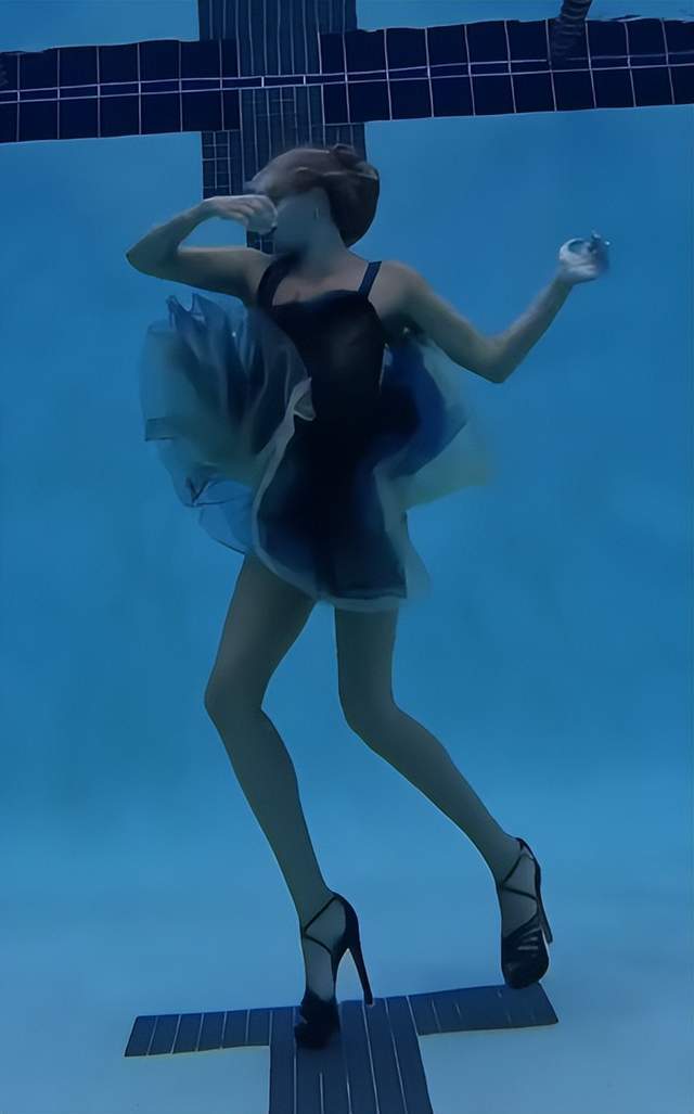 水上芭蕾电影图片