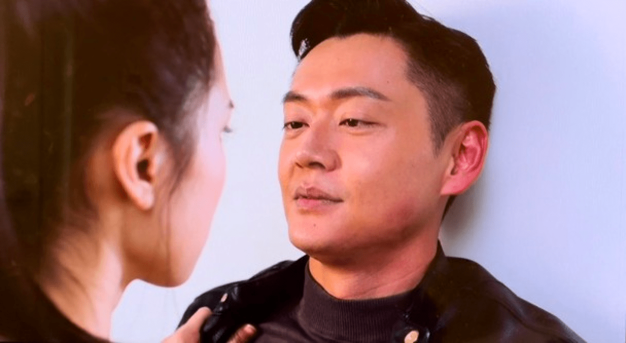 tvb演员张振朗拍戏出意外,眉骨被灯撞伤破相,送医缝7针恐留伤疤_受伤