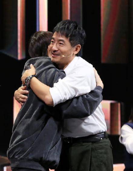 李宇春1票之差输给张国立,演技得票比马思纯多20票,这一点最尬_郭晓冬