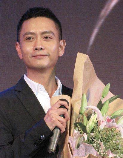 昔日"酒剑仙"拍戏毁容,曾力压张国荣夺影帝,如今状况令人唏嘘_谢君豪