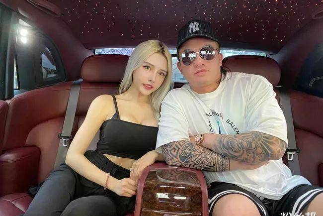 "折耳鱼"复出,化身"小小鱼露"开始做网红,仍然不队斡竞陀鉥视频_网友