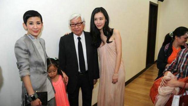 田朴珺晒娱乐教父夸赞之词,遭打脸"陈可辛翻版"_田小姐_王石_褚老