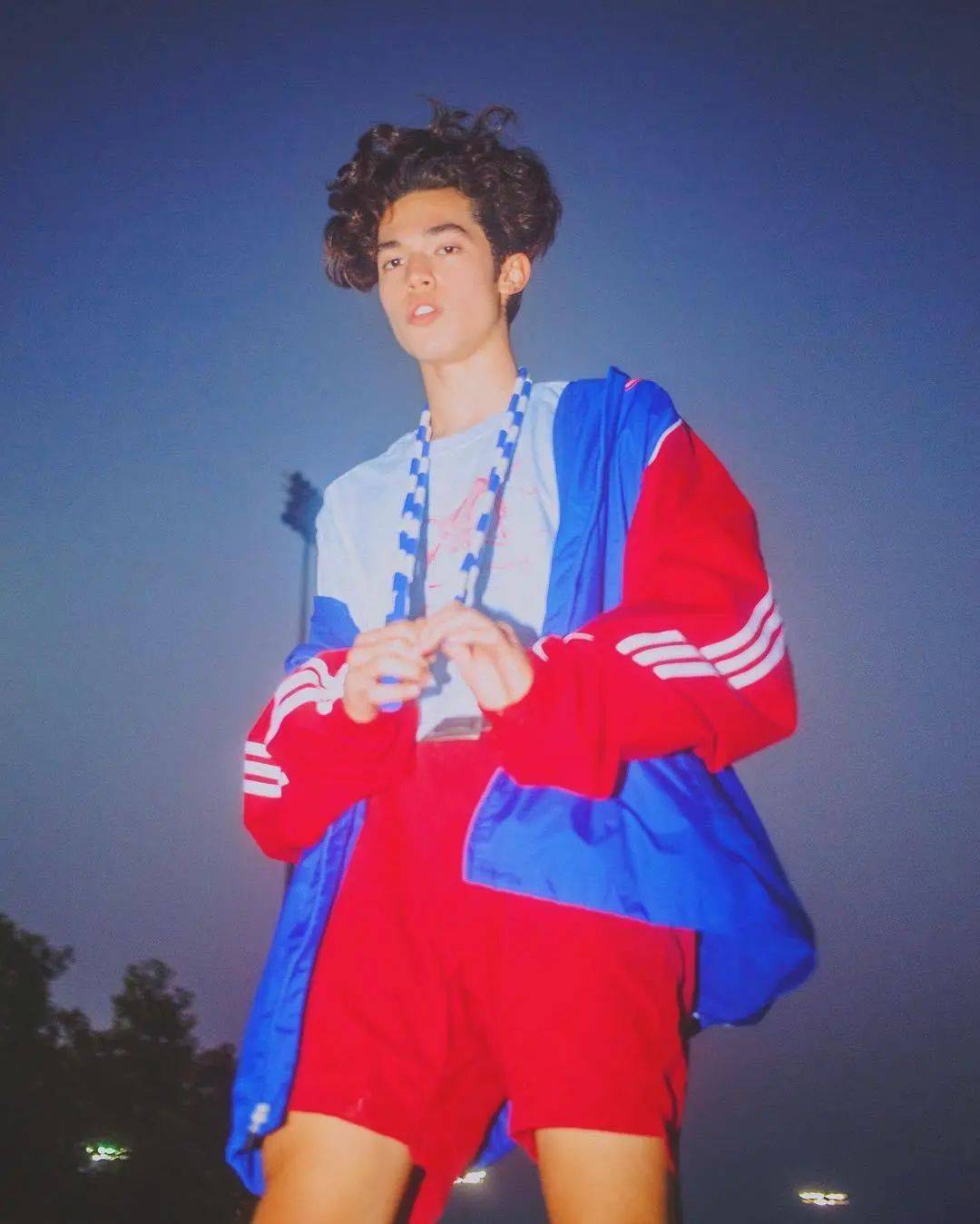 我们不认为这能概括这位21岁的互联网音乐新星_conan_gray_spotify