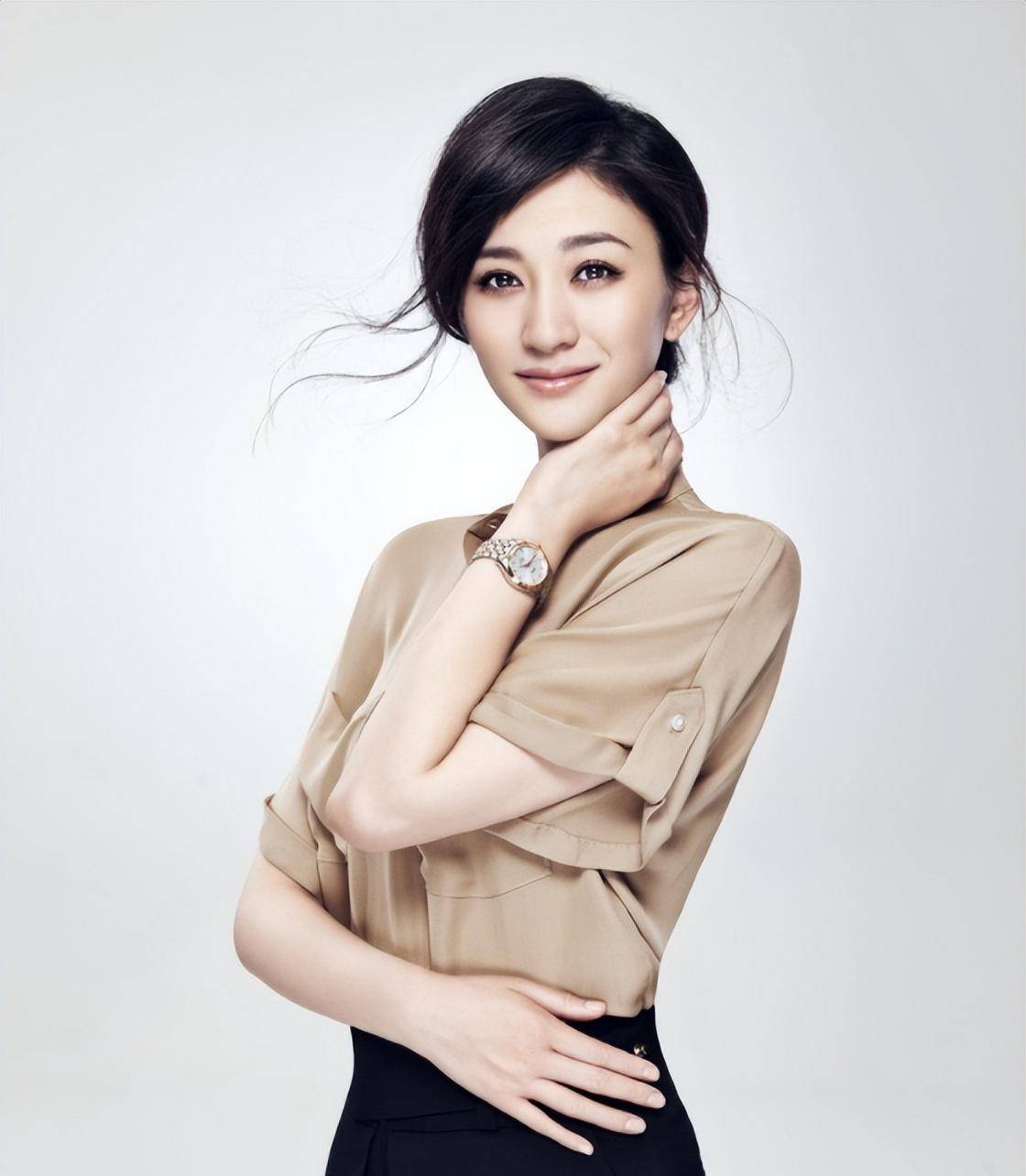 李小冉:39岁嫁给富豪男闺蜜,5个亿随便花,现婚姻状况如何?