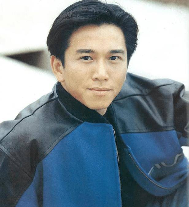 如今58岁的温兆伦已经淡出娱乐圈,几乎没有影视作品,就连综艺节目也很