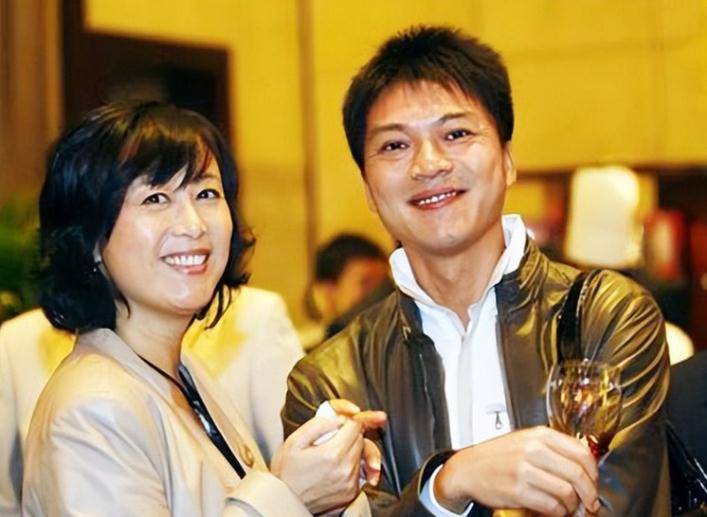 吴玉芳:嫁"乒乓王子"江嘉良隐退生两女,恩爱34年,幸福美满_话剧表演