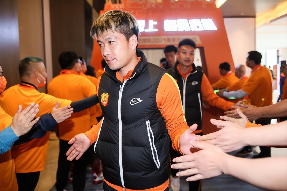 曝武汉长江推迟解散官宣,记者:不是小事,等等看吧_事情_李璇_情况