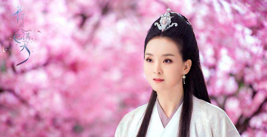 古装角色,看看下图的造型,发型妆容服饰都很适合,是不是显得王艳气质