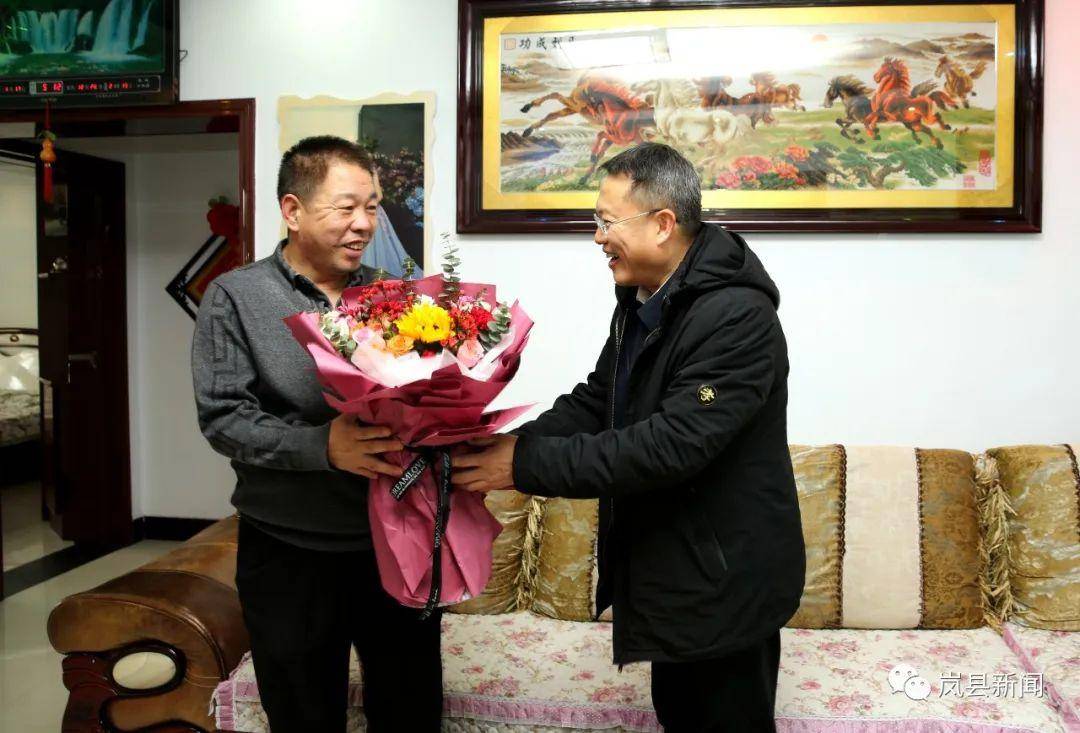 岚县:王小明走访慰问困难老党员,离退休老干部和优秀人才_发展_教育