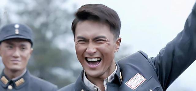 《雷霆战将》编剧脑洞大开,水中披外套很浪漫,战场走