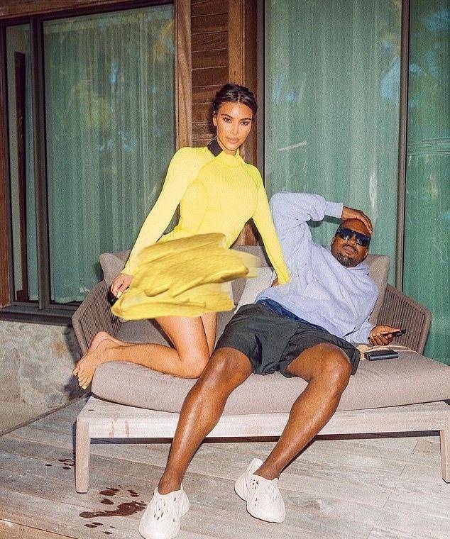 金卡戴珊夫妇海边嬉戏,穿连体衣秀臀胯比,侃爷面对妻子直挠头_健身