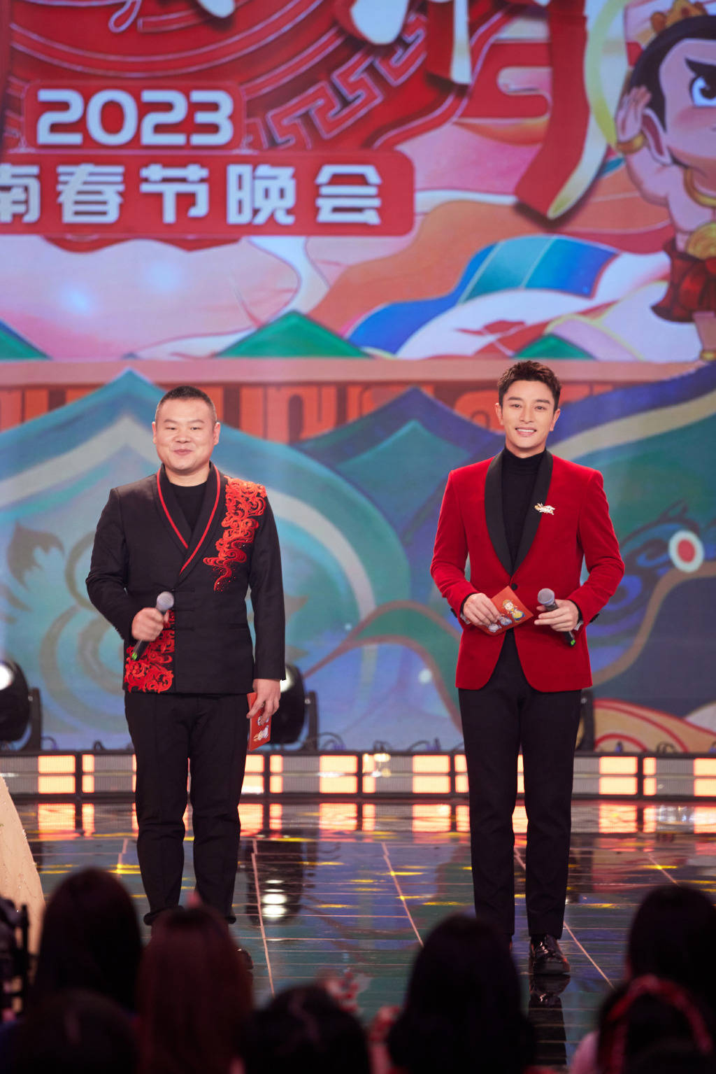 河南卫视春晚古韵十足,岳云鹏主持笑场,大张伟嗨翻全场_表演_传统